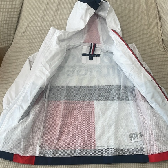 NWT Tommy Hilfiger boy’s wind breaker jacket - Picture 4 of 5